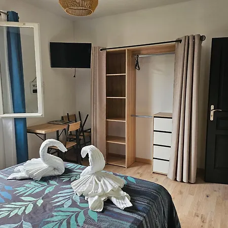 فندق مبيت وإفطار Les D'estelle *