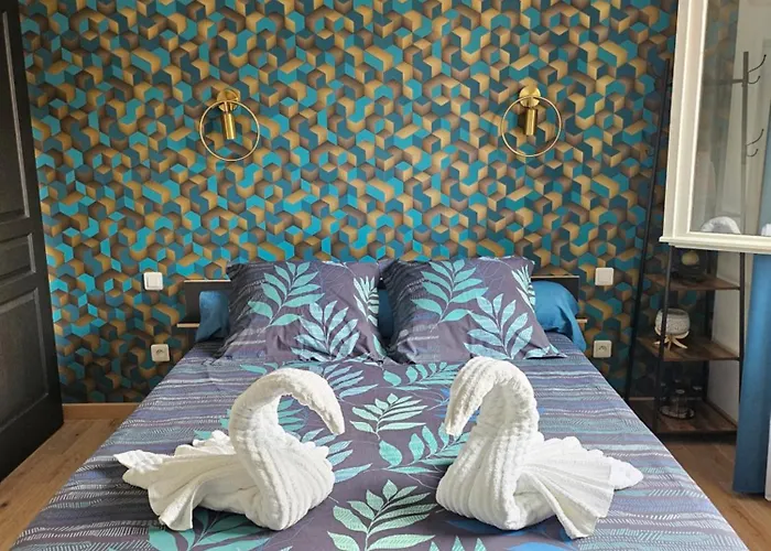 Les D'estelle Guécélard