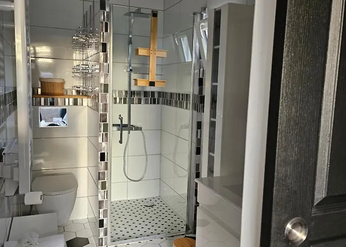 Les D'estelle 住宿加早餐酒店 Guécélard